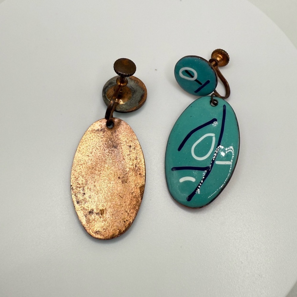 Vintage Mid Century Turquoise Abstract Oval Dangle Earrings Copper Back - Picture 3 of 3